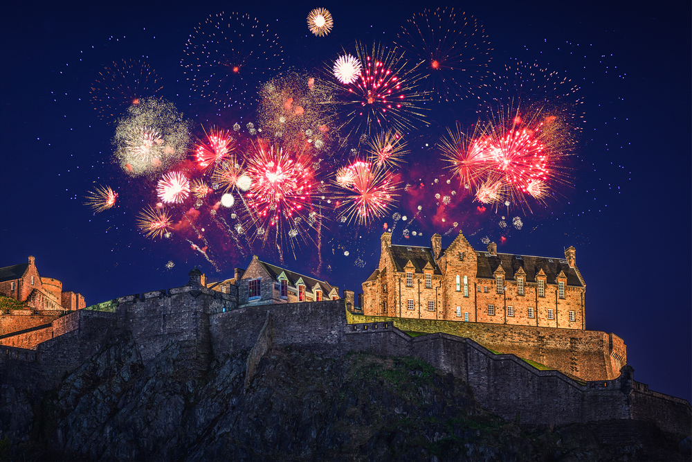 Ohňostroj na Nový rok v Edinburghu